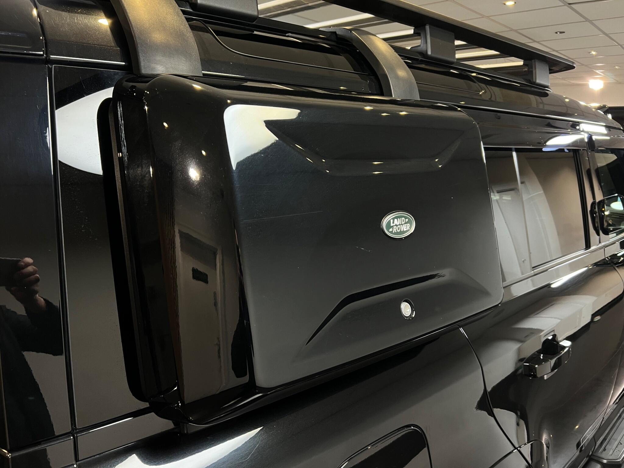 Land Rover Defender 110